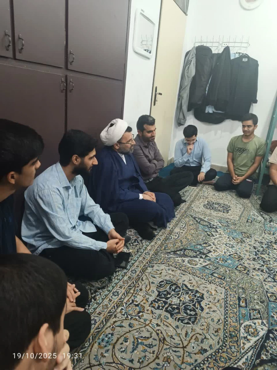 نشست صمیمی مسئولین نهاد رهبری دانشگاه فرهنگیان مازندران با دانشجومعلمان جدیدالورود پردیس دکتر شریعتی ساری
 4