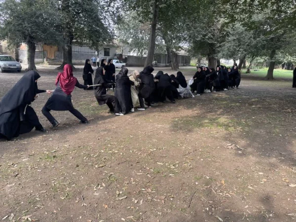  مسابقات ورزشی بدمینتون و طناب کشی  4