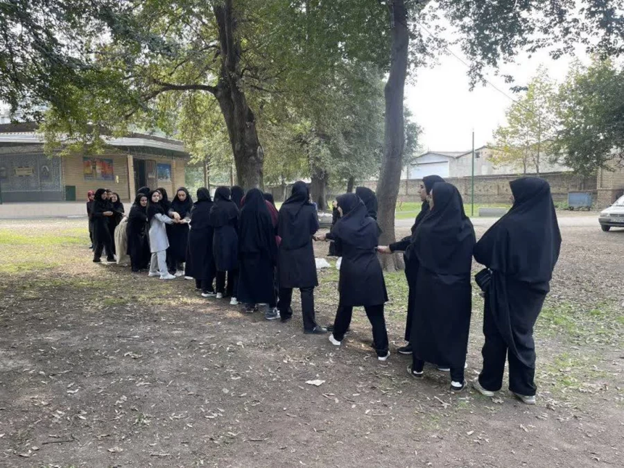  مسابقات ورزشی بدمینتون و طناب کشی  5