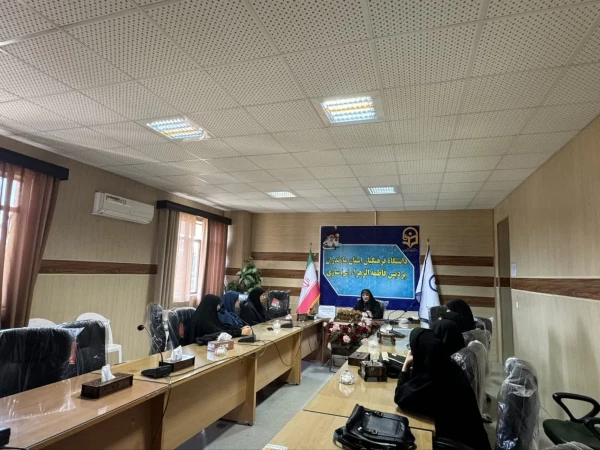 نشست صمیمی ریاست پردیس خواهران با دانشجو معلمان بومی سرای دانشجویی 4