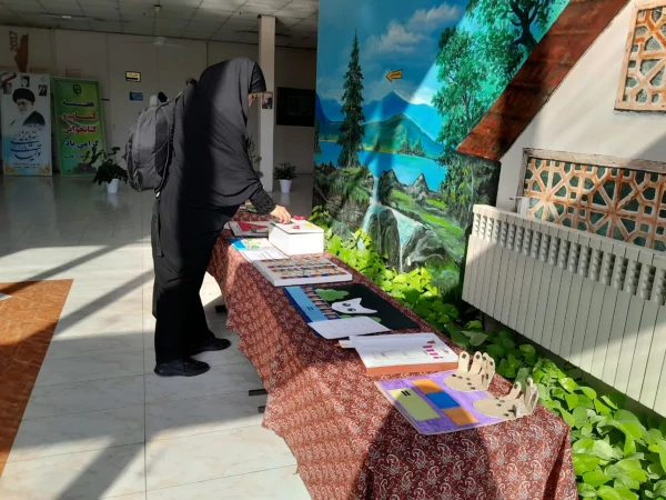 برگزاری نمایشگاه دست سازه های ریاضی به مناسبت دهه ریاضیات در سالن آموزش مرکز حضرت فاطمه(س)قائمشهر 2