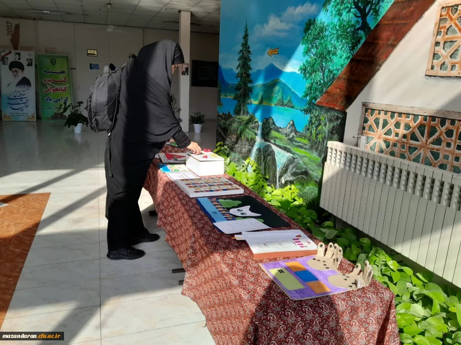 برگزاری نمایشگاه دست سازه های ریاضی به مناسبت دهه ریاضیات در سالن آموزش مرکز حضرت فاطمه(س)قائمشهر 2