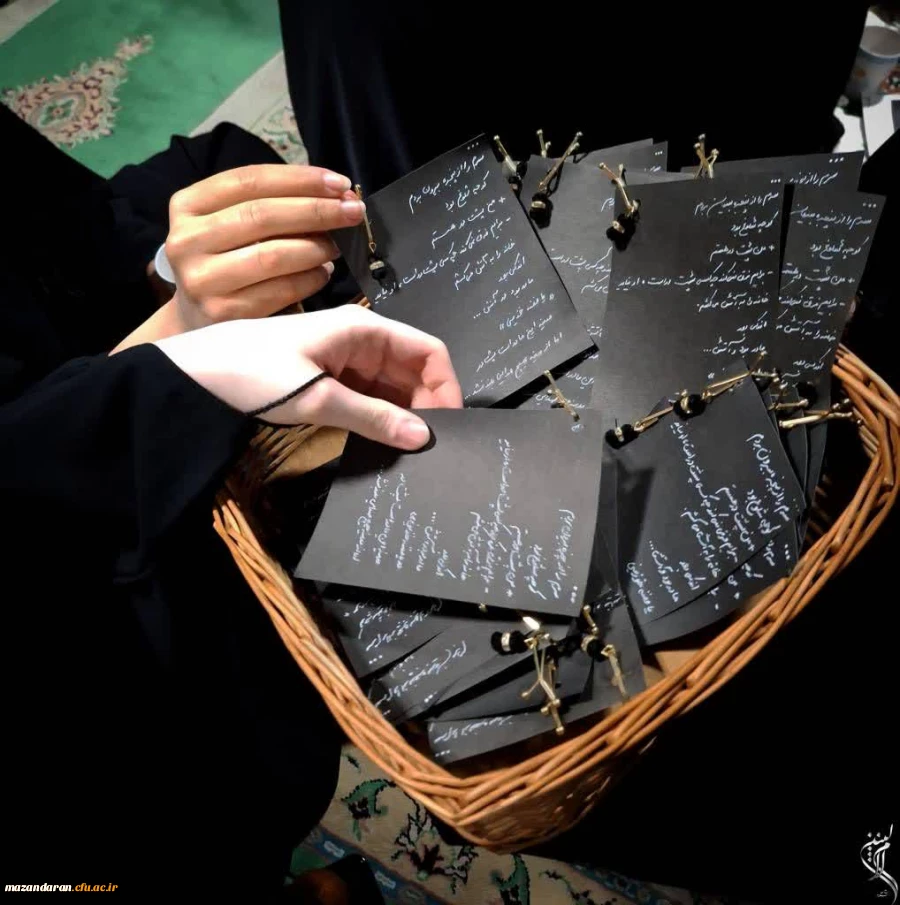 در قاب های این شب نورانی، 
دل هایی پیداست که
 با ذکر «یا فاطمه ﷺ» آرام گرفته اند. 2