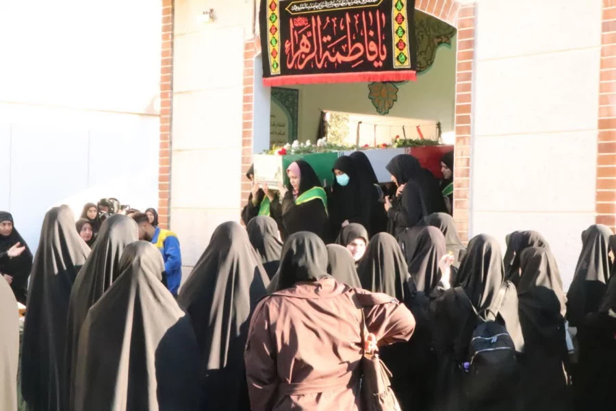 دانشگاه فرهنگیان مرکز حضرت فاطمه(س) قائمشهر در ایام فاطمیه به شمیم یکی از شهدای گمنام، معطر شده است. 2