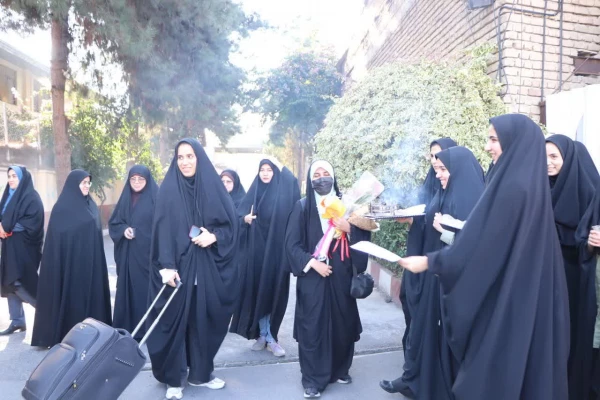 استقبال گرم از دانشجوی زائر پس از بازگشت از سفر معنوی حج 3