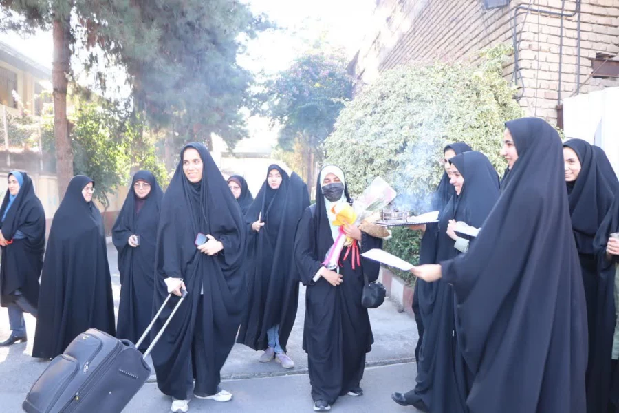 استقبال گرم از دانشجوی زائر پس از بازگشت از سفر معنوی حج 3