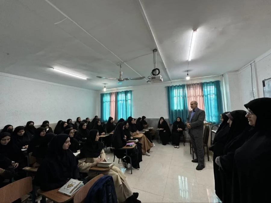 بازدید رئیس دانشگاه فرهنگیان مازندران از کلاس های آموزشی پردیس فاطمه الزهرا(س) ساری 2