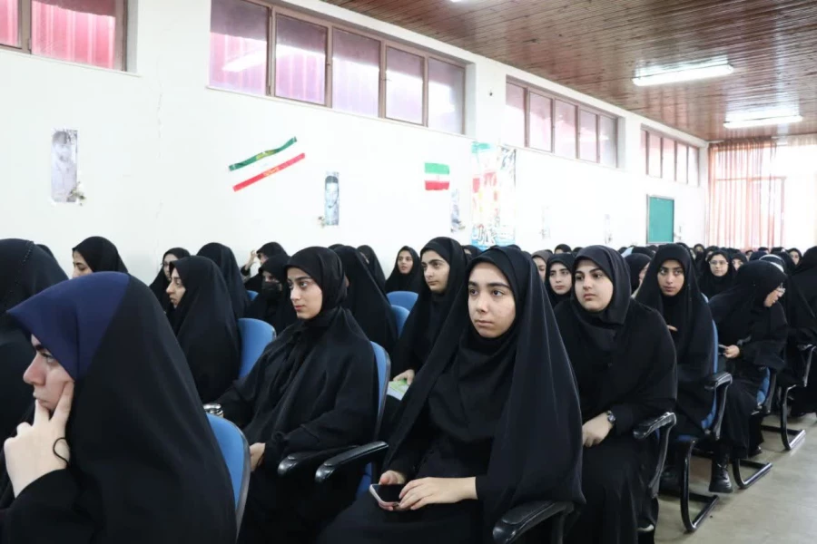 برگزاری نشست صمیمی «دانشجو و حراست؛ تعامل یا تقابل؟» با حضور رئیس حراست دانشگاه فرهنگیان مازندران در مرکز حضرت فاطمه(س) قائم شهر 3