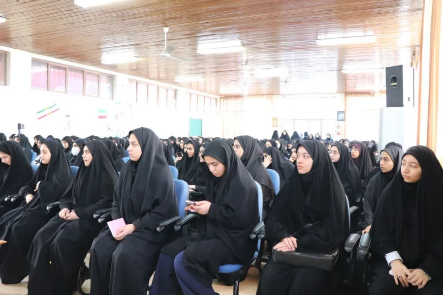 برگزاری نشست صمیمی «دانشجو و حراست؛ تعامل یا تقابل؟» با حضور رئیس حراست دانشگاه فرهنگیان مازندران در مرکز حضرت فاطمه(س) قائم شهر 6