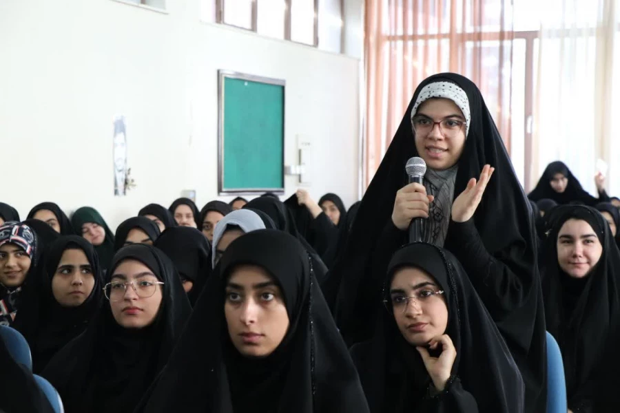 برگزاری نشست صمیمی «دانشجو و حراست؛ تعامل یا تقابل؟» با حضور رئیس حراست دانشگاه فرهنگیان مازندران در مرکز حضرت فاطمه(س) قائم شهر 8